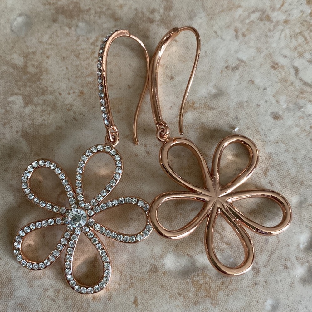 NWOT Statement Flower Rhinestone Earrings - Picture 3 of 5